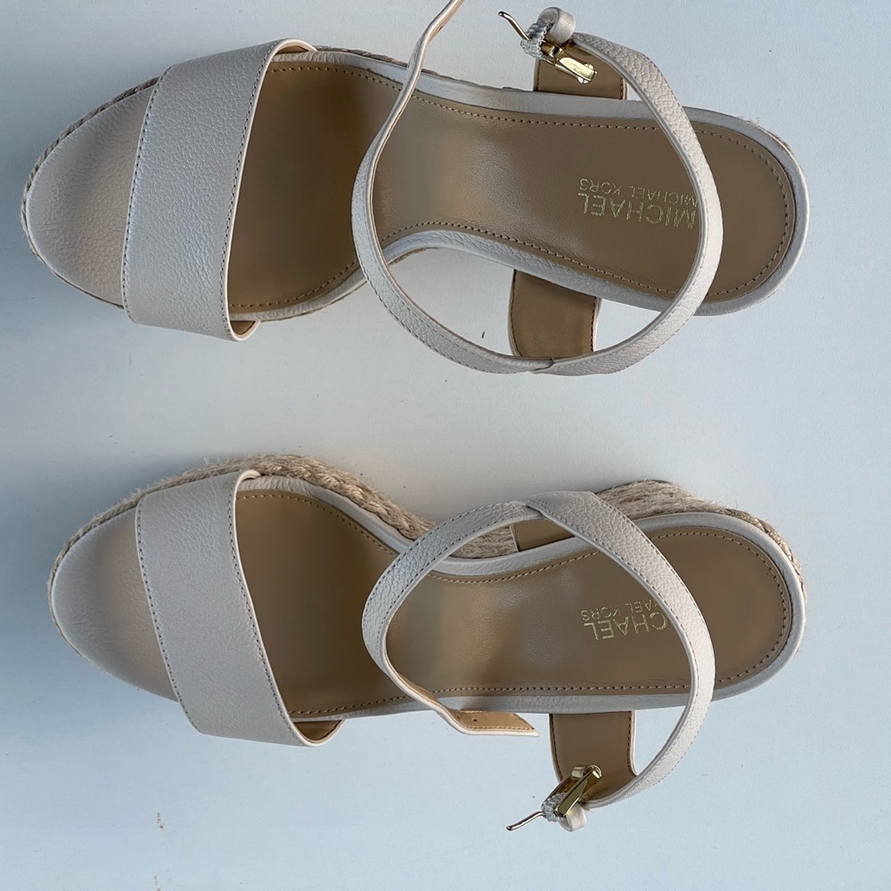 Off white or cream Sandals. New . Never used - Picture 2 of 2